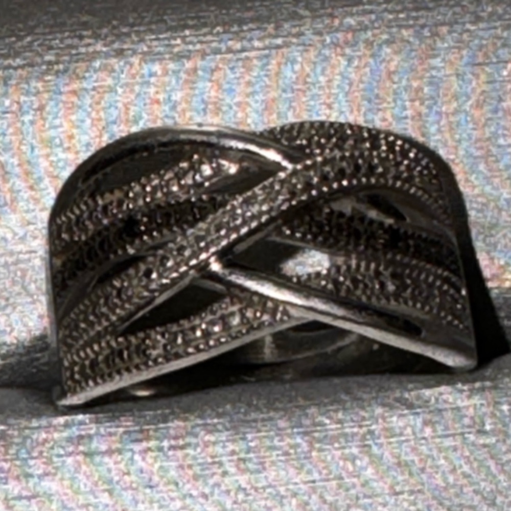 People’s Jewellery Sterling silver Black & white Diamond Ring, size 8 & box!